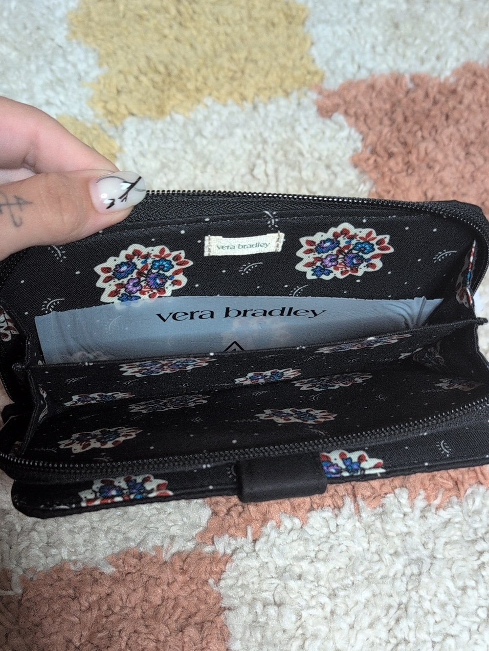 $70 MSRP NWT Vera Bradley Large Tab Quilted Wallet - Moonless Night - Picture 4 of 5